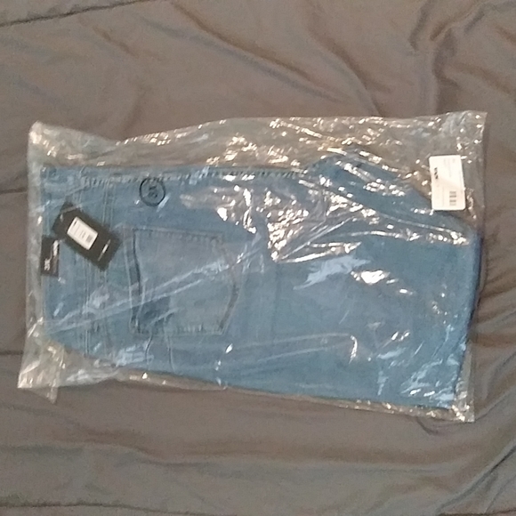 Fashion Nova "Bubble Butt Jeans" (3X) - Picture 8 of 15